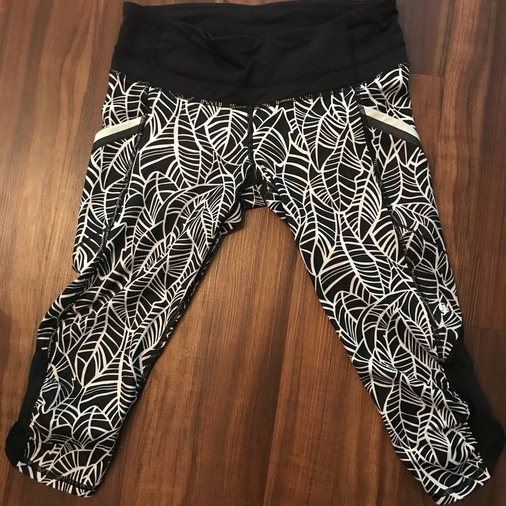 Lululemon Run A Marathon Crop II Pretty Palm Leaf